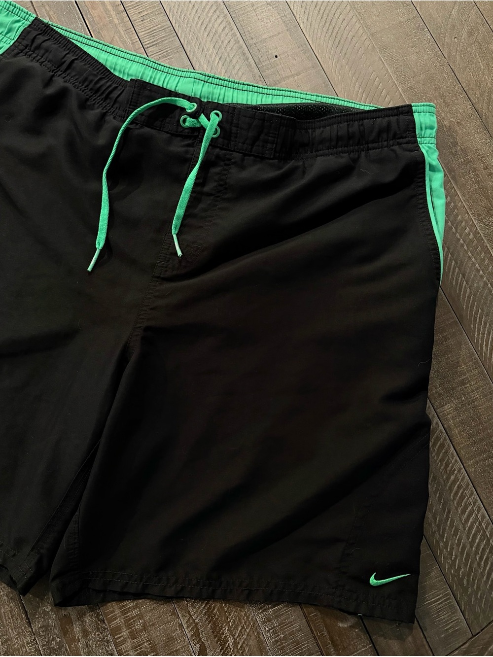 Nike Black & Green Swim Board Shorts – Men’s Large